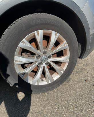 Cerchi è gomme Volkswagen tiguan prezzo trattabile