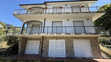 Appartamento di 120 m² con più di 5 locali a Deiva