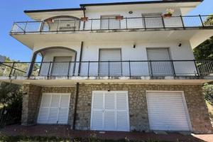 Appartamento di 120 m² con più di 5 locali a Deiva