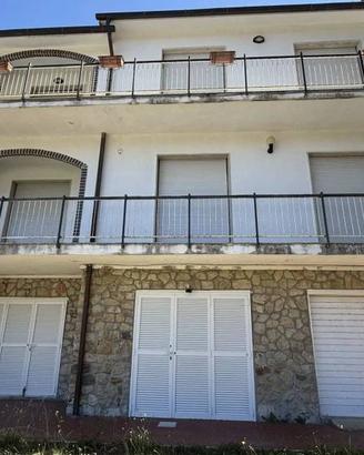 Appartamento di 120 m² con più di 5 locali a Deiva