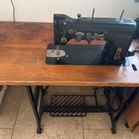 Antica macchina da cucire. Necchi