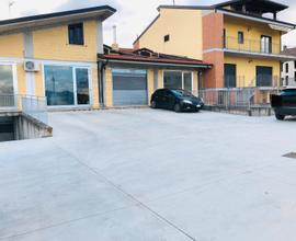 Locale commerciale nei pressi delle scuole