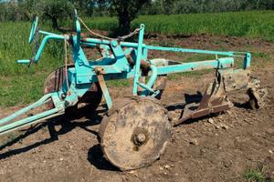 Aratro Giorgi bivomere trainato