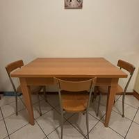 Tavolo con 4 sedie