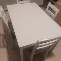 Tavolo e sedie 