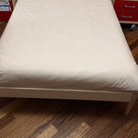 Letto a una piazza e mezzo e comodino