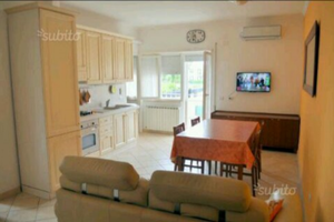 A soli 150 metri dal mare