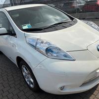Nissan  Leaf elettrica