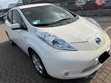 Nissan  Leaf elettrica
