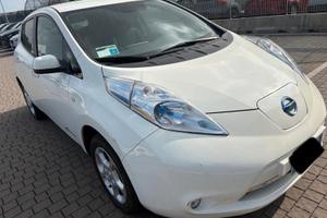 Nissan  Leaf elettrica