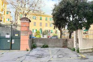 CASA SEMINDIPENDENTE A GENOVA