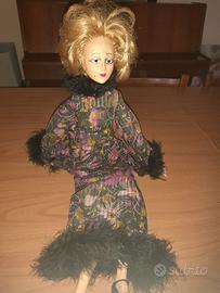 bambola anni 70 raffigurante la cantante Mina