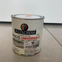 Smalto bianco universale (legno, ferro, infissi…)