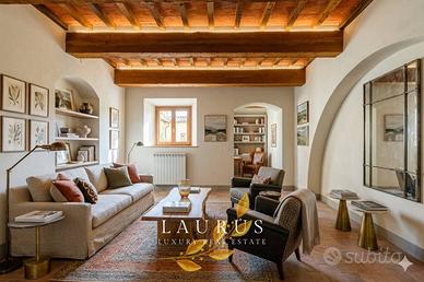 Appartamento di 160 m² con più di 5 locali a Corto