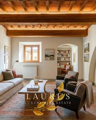 Appartamento di 160 m² con più di 5 locali a Corto