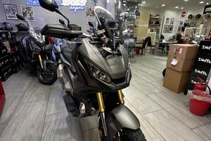 Honda X-ADV 750 xadv moto tenuta maniacalmente com