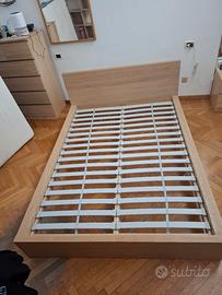 Letto matrimoniale con rete a doghe 140x200 