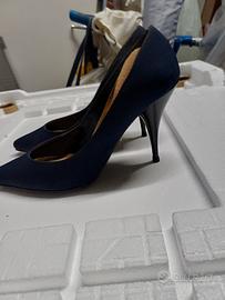 decolté con tacco alto .