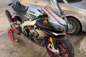 Aprilia rsv4 rf 2016