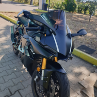 R1 total black