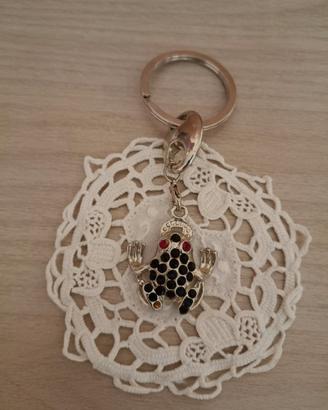 Portachiavi argentato a forma di ranocchia