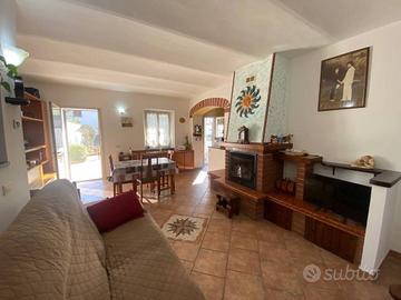 Casa indipendente di 141 m² con 4 locali e box aut