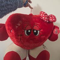 Peluche a forma di cuore