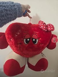 Peluche a forma di cuore