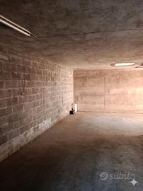 Magazzino 65 mq con acqua e corrente / box singolo