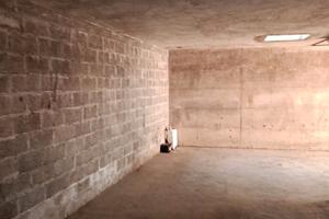 Magazzino 65 mq con acqua e corrente / box singolo