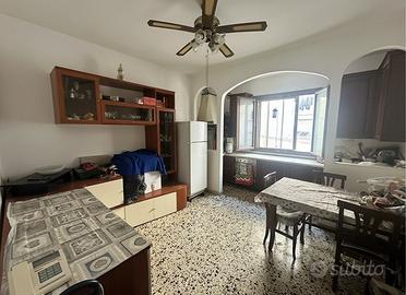 Comodo secondo piano con due camere e riscaldament