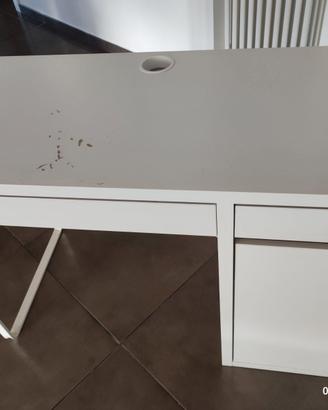 Scrivania Ikea Micke per cameretta