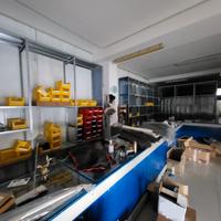 BANCONE ESPOSIZIONE IN ACCIAIO PIANO IN VETRO