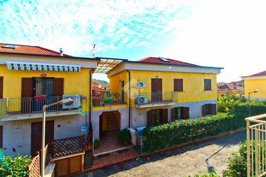VILLA A SCHIERA D'ANGOLO A ASCEA