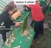 spaccalegna 32 tonnellate con caricatore 