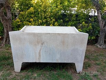Lavatoio da giardino in cemento