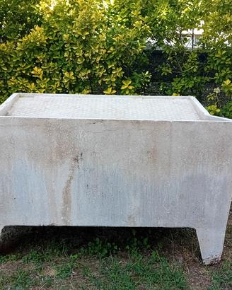 Lavatoio da giardino in cemento