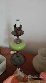 Lampada antica a petrolio elettrificata in vetro"