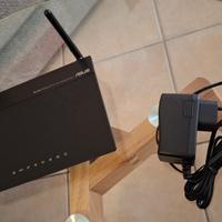 Router WiFi "Asus"!Modello "DSL N12e-C1"