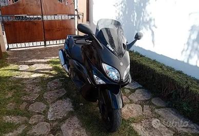 Yamaha TMAX verisione Black Max