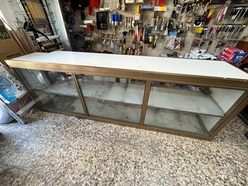 Bancone Vetrina con ripiano