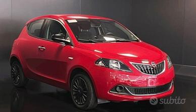 Lancia Ypsilon 1.0 mild hibrid silver come nuova