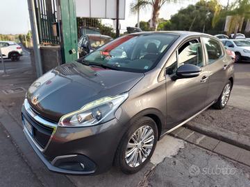 Peugeot 208 PureTech 82 5 porte Black Line