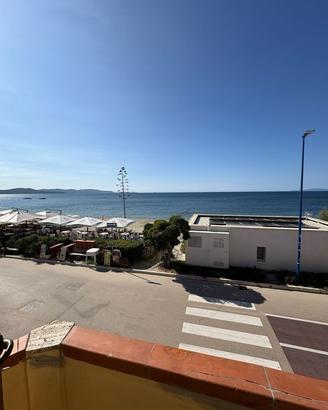 V98 Appartamento fronte mare zona Pratoranieri
