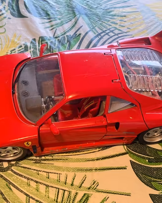 Modellino Burago Ferrari F40 scala 1:18