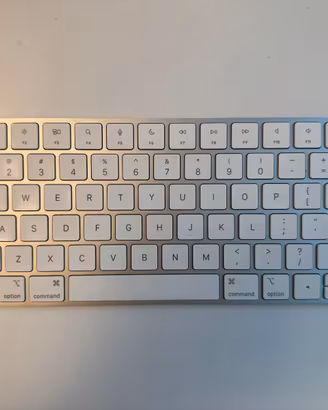 Apple Magic Keyboard con Touch ID per Mac con chip