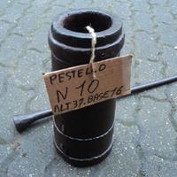 pestello antico con battitore in ferro