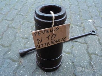 pestello antico con battitore in ferro