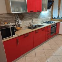 cucina in condizioni discrete 