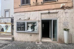 NEGOZIO A ALBANO LAZIALE